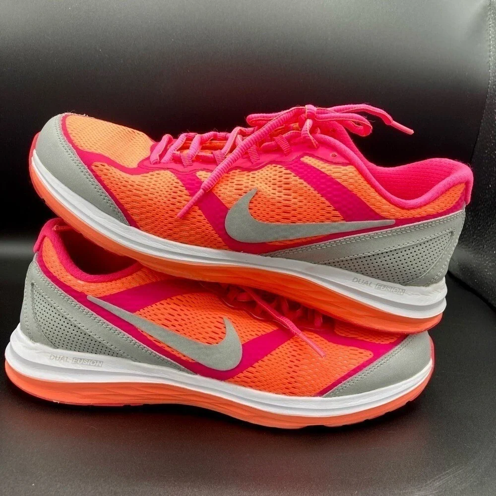 NIKE Dual‎ Fusion 3 running shoe, size 6.5 youth or 8.5 women's.